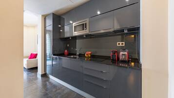 Fridge, microwave, dishwasher, coffee/tea maker