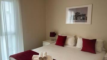 1 dormitorio, tabla de planchar con plancha, Internet y ropa de cama