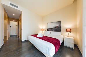 2 bedrooms, iron/ironing board, internet, bed sheets