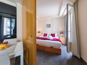 1 chambre, fer et planche à repasser, accès Internet, draps fournis