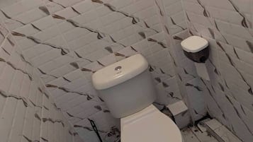 Apartment, 1 Bedroom, Accessible, City View | Bathroom