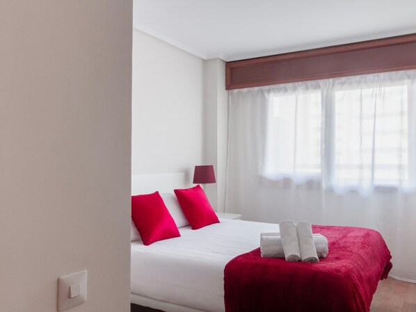 1 bedroom, iron/ironing board, internet, bed sheets