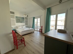 1 bedroom, WiFi, bed sheets - 6th Floor Skyline View Studio 2 in Athens (Athina)
