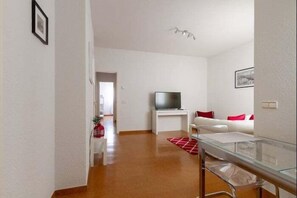 TV - Fernán González - 2 Bedrooms (Madrid)