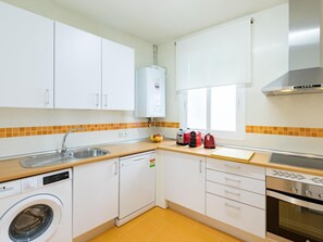 Réfrigérateur, micro-ondes, four, lave-vaisselle