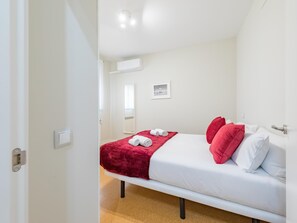 3 habitaciones, tabla de planchar con plancha, wifi y ropa de cama 