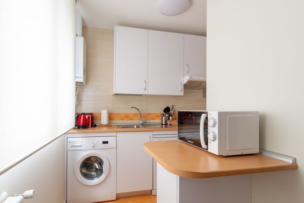 Fridge, microwave, oven, dishwasher