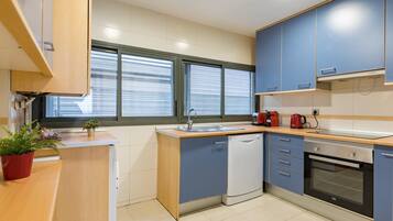 Réfrigérateur, micro-ondes, four, lave-vaisselle