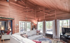 Cheminée, jeux vidéo, baby-foot