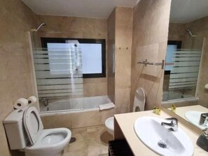 Hair dryer, towels - Las Tablas - 3 Bedrooms with terrace (Madrid)