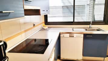 Réfrigérateur, micro-ondes, four, lave-vaisselle