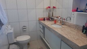 Håndklær og toalettpapir