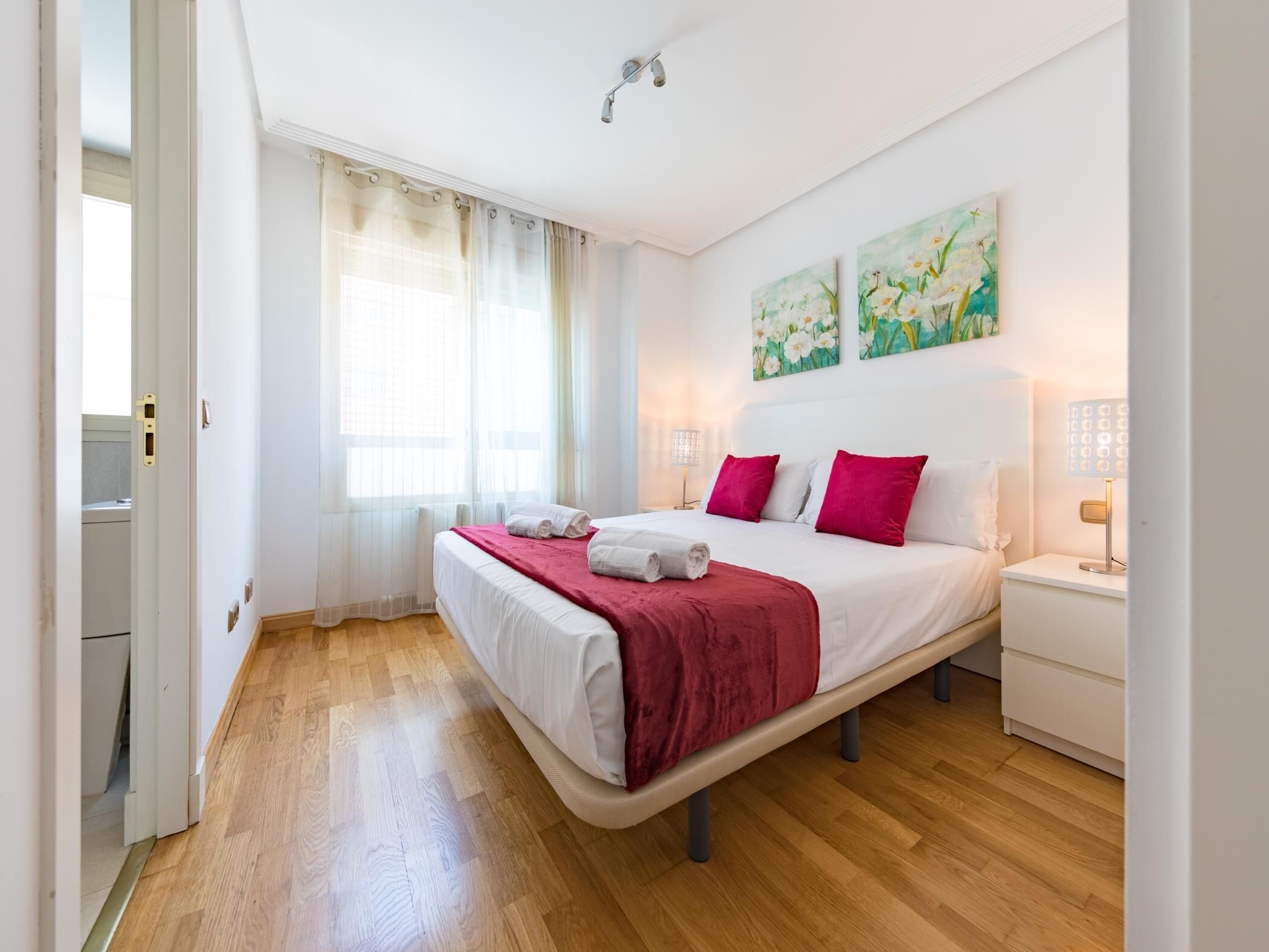 2 bedrooms, iron/ironing board, internet, bed sheets