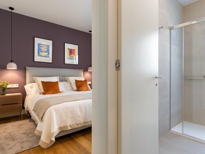 2 slaapkamers, een strijkplank/strijkijzer, internet, beddengoed
