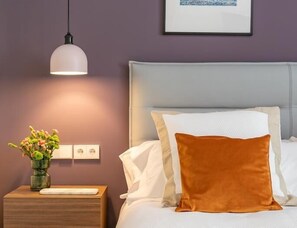 2 bedrooms, iron/ironing board, internet, bed sheets