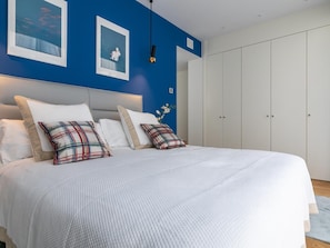 2 soverom, strykejern/-brett, internettilgang og sengetøy