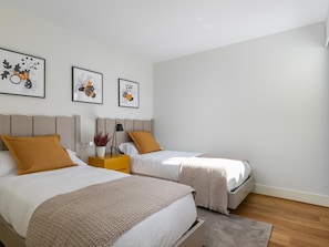 2 bedrooms, iron/ironing board, Internet, bed sheets