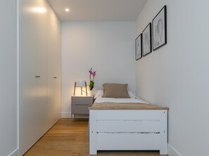 2 dormitorios, tabla de planchar con plancha, Internet y ropa de cama