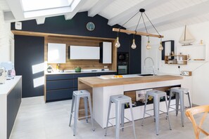 Réfrigérateur, micro-ondes, four, lave-vaisselle