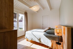 3 bedrooms, iron/ironing board, free WiFi, bed sheets