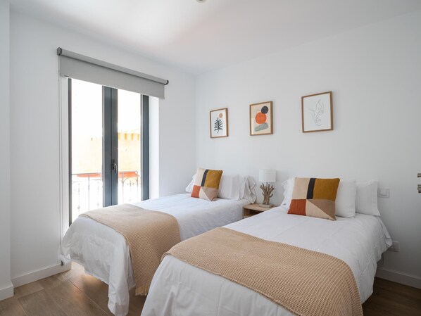 2 habitaciones, tabla de planchar con plancha, internet y ropa de cama 