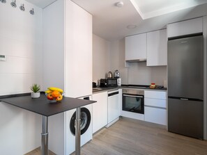 Réfrigérateur, micro-ondes, four, lave-vaisselle