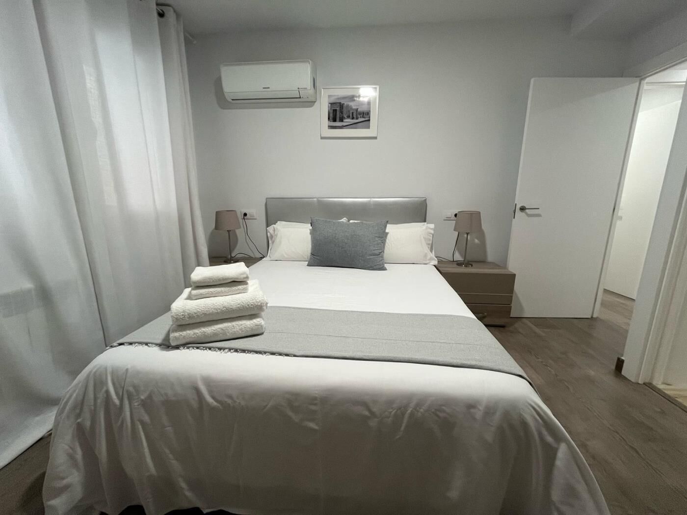 2 bedrooms, iron/ironing board, internet