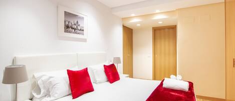 1 bedroom, iron/ironing board, internet, bed sheets