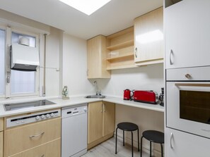 Réfrigérateur, micro-ondes, four, lave-vaisselle