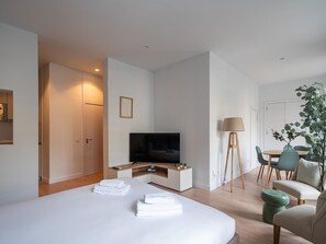 Fer et planche à repasser, Wi-Fi, literie fournie