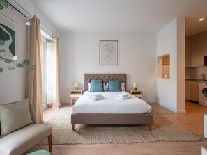 Iron/ironing board, internet, bed sheets