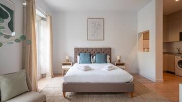 Iron/ironing board, internet, bed sheets