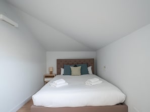2 chambres, fer et planche à repasser, accès Internet, draps fournis
