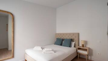 1 bedroom, iron/ironing board, internet, bed sheets