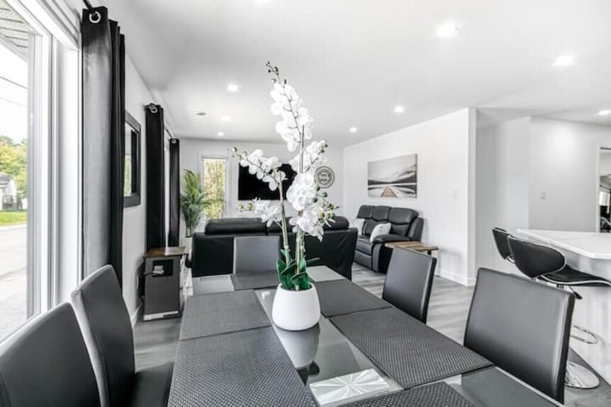 Tnt Executive Suites 1 - Grand Sudbury