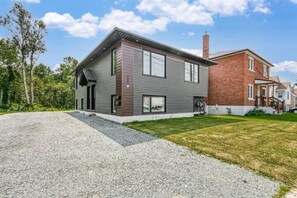 Exterior - TNT Executive Suites 2 (Greater Sudbury)