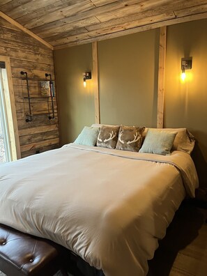 4 bedrooms, desk, iron/ironing board, travel cot