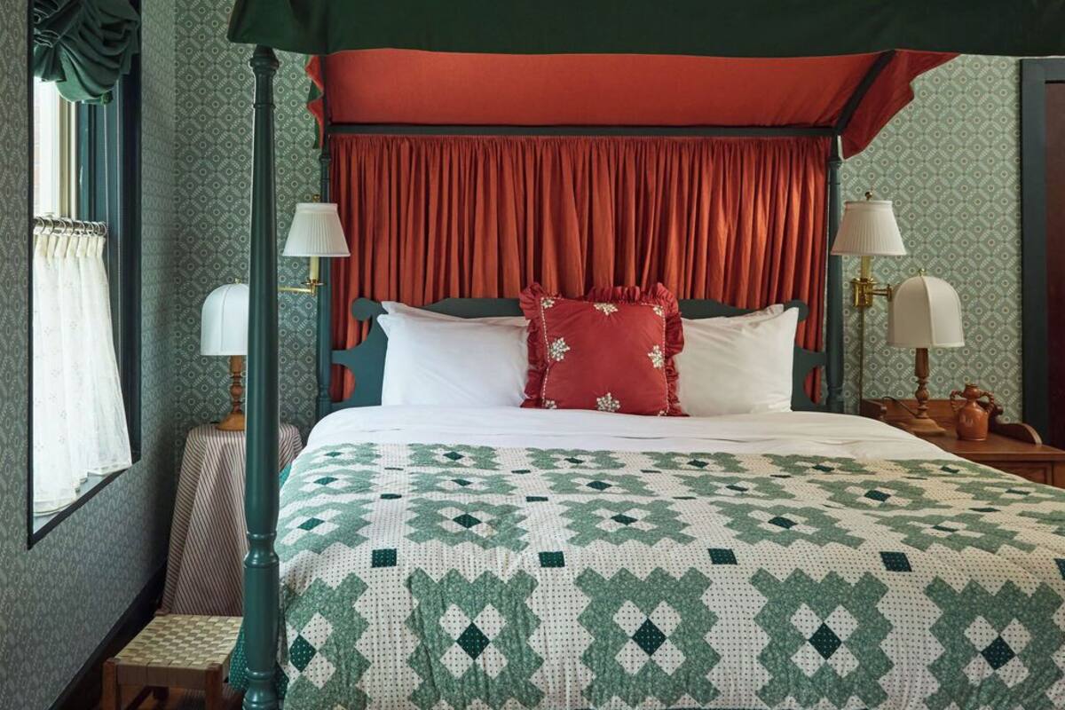 Deluxe Double Room | 1 bedroom, Frette Italian sheets, premium bedding, pillowtop beds