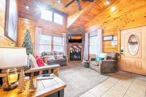 Télévision, cheminée, lecteur de DVD, baby-foot