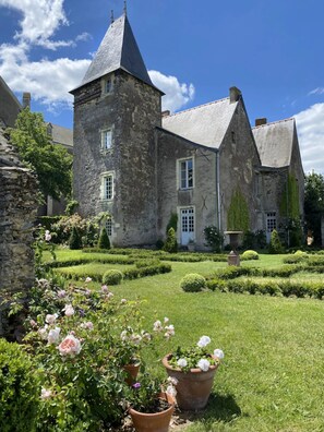 Front of property - Manoir de Ghaisne (Vallons-de-l'Erdre)