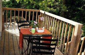 Outdoor dining - Lovely spacious home in the country - Work Remotely (Scottsville)