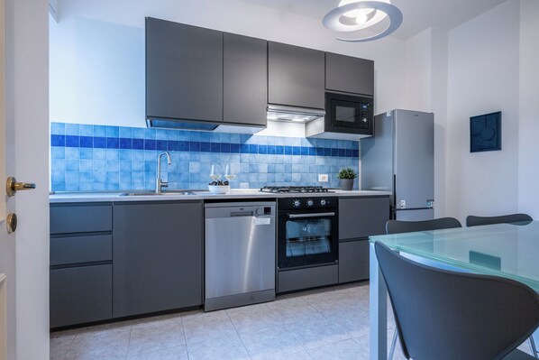 Fridge, microwave, oven, stovetop