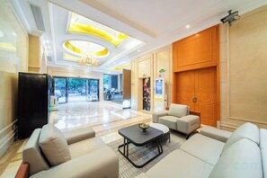 Unclassified image, 4 of 18, button
