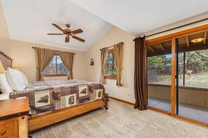 3 bedrooms, iron/ironing board, WiFi, bed sheets - Lazy Elk Retreat: A Cozy Cabin (Estes Park)