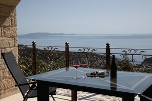 屋外ダイニングエリア