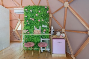 Dome Fiore | Cortinas blackout, tabla de planchar con plancha y wifi gratis 