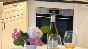 Romantic Cottage | 1 bedroom, down duvets, individually decorated, individually furnished