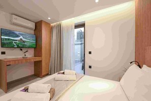 2 bedrooms, iron/ironing board, travel crib, free WiFi