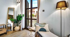 1 habitación, tabla de planchar con plancha, wifi gratis y ropa de cama