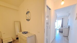1 habitación, cortinas blackout y insonorización
